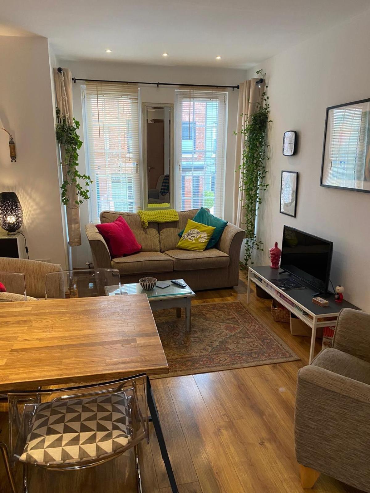 True Colours Apartment In Central Location Μπάνγκορ Εξωτερικό φωτογραφία